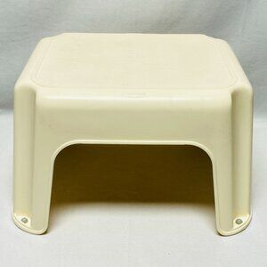 Vintage Rubbermaid Step Stool 2753 Beige Plastic 200 Capacity Indoor Use
